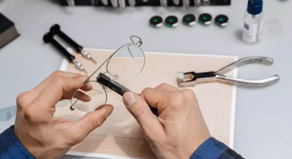 Wunzix glasses for repair and maintenance of glasses